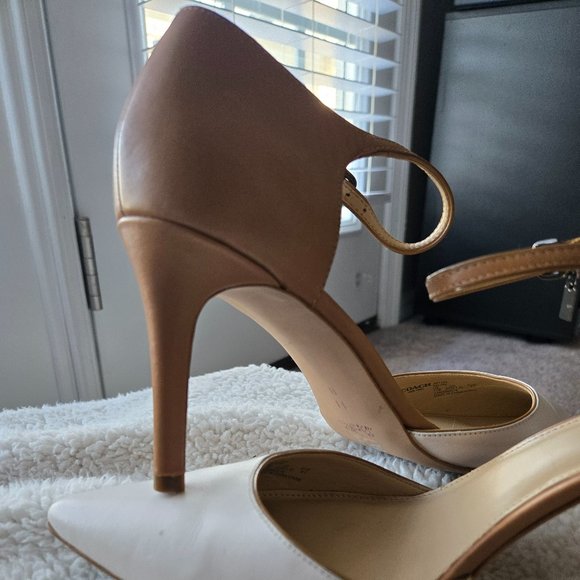 Coach 3.5' Heels Two-Tone - Picture 10 of 15